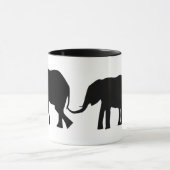 Mug Silhouettes de 3 éléphants tenant des queues (Centre)