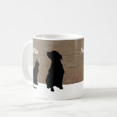 Mug Silhouettes de chien de chat noir sur le bois (Devant gauche)