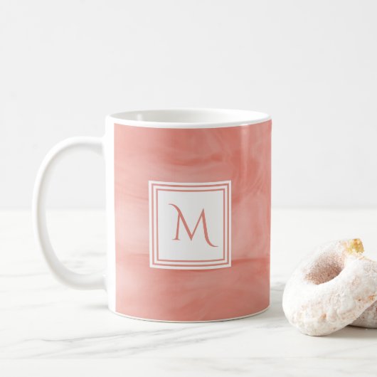 Mug Simple Corail rose subtil Marbre Moderne Monogramm (Avec donut)