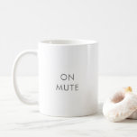 Mug Simple gris blanc personnalisé sur MUTE<br><div class="desc">Simple gris blanc personnalisé sur mulette de café MUTE - TEXTE personnalisable ET COULEURS</div>