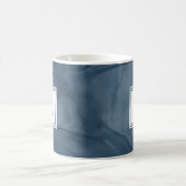 Mug Simple Marine Bleu Marbre subtil Monogramme modern (Centre)