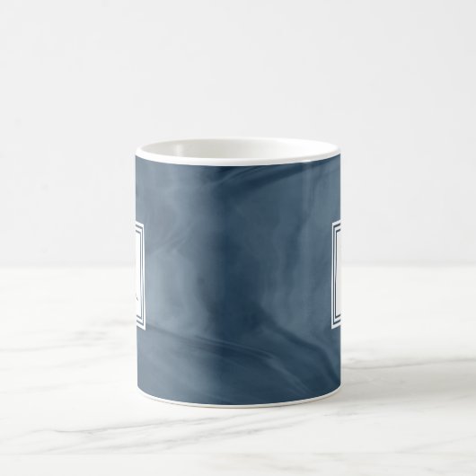 Mug Simple Marine Bleu Marbre subtil Monogramme modern (Centre)