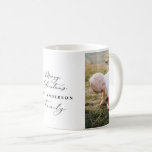 Mug Simple moderne 2 photo Noël élégant script<br><div class="desc">Conception de mug de Noël minimaliste et moderne avec script multi photo. L'eucalyptus peint à la main,  le feuillage minimal et la couronne de rotin rustique moderne donnent à cette carte de vacances une atmosphère luxueuse. Dans les verts,  les bruns et les gris. Noir et blanc.</div>