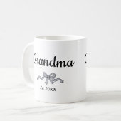 Mug Simple Script Bow Grandma Est. Year (Devant gauche)