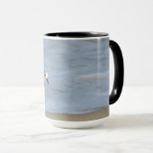 Mug Single Sandpiper walking on beach (Devant droit)