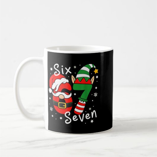 Mug Six Seven 67 Meme 6 7 Elf Santa Christmas Pajamas (Gauche)