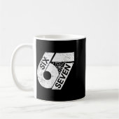 Mug Six Seven 6 7 Mème 6 7 Costume d'Halloween (Gauche)