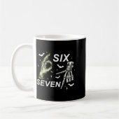 Mug Six Seven 6 7 Meme Funny Witch Skeleton Hands Hall (Gauche)