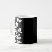 Mug Skeleton Crochet Crafter Tee Just One More Row (Devant gauche)