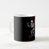 MUG SKELETON DE NOËL SUR SKATEBOARD FUNNY XMAS (Devant gauche)