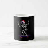 MUG SKELETON DE NOËL SUR SKATEBOARD FUNNY XMAS (Centre)