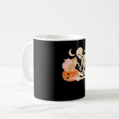Mug Skeleton Hugging Cat Halloween Amoureux des chats  (Devant gauche)