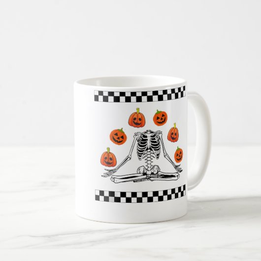 Mug Skeleton Juggling Pumpkin Head Funny Skeleton Hall (Devant droit)