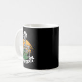 Mug Skeleton Stoner Fumer Mauvaise herbe Obtenons Lit  (Devant gauche)