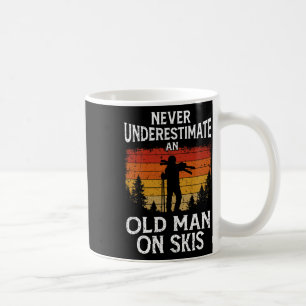 Mug Ski Ne Sous-Estime Jamais Un Vieil Homme Sur Skis
