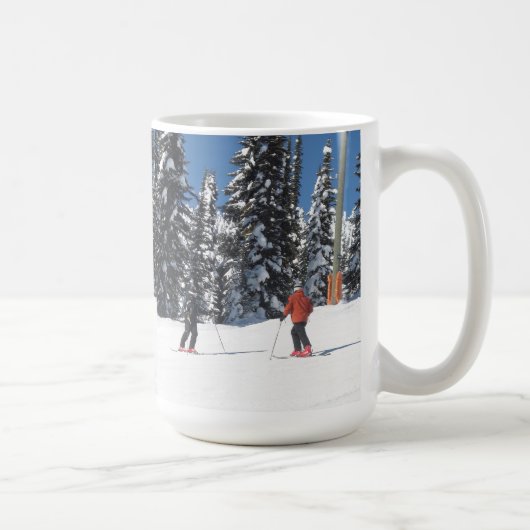 Mug Skieurs sur une pente enneigée (Droite)