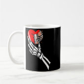 Mug Skull Skeleton Hand Holding Red Heart Love Valenti (Gauche)