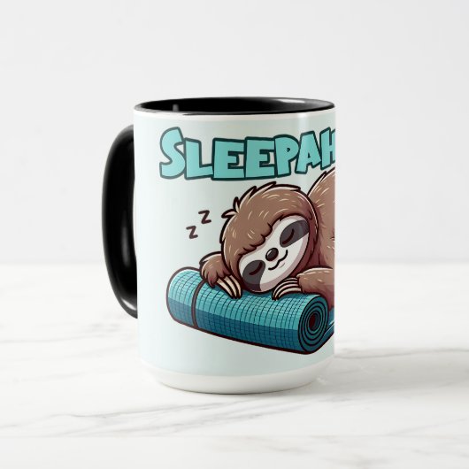 Mug Sleepaholic - Sleeping Sloth sur tapis de Yoga (Devant gauche)