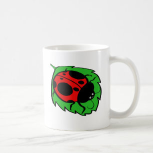 Mug Smiling Ladybug sur une feuille verte