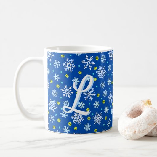 Mug Snowflakes Blue Navy Blue Élégant Script Monogramm (Avec donut)