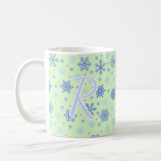 Mug Snowflakes Pastel Green Élégant Script Monogramme (Gauche)