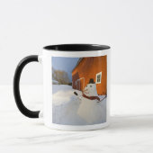 Mug Snowman devant la grange rouge à Columbia Falls (Gauche)