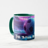MUG SOCCER - THE BALL IS ROUND - FOOTBALL (Devant gauche)