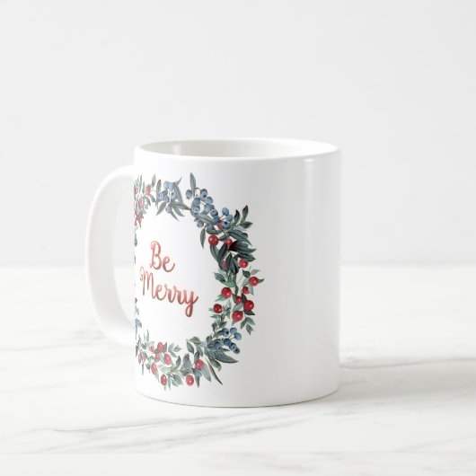 Mug Sois Joyeux ! Bleu et rouge Baies de Noël Wreath (Devant gauche)