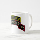 Mug soixante-quinzième Ęr bataillon w/Tab de garde (Devant droit)