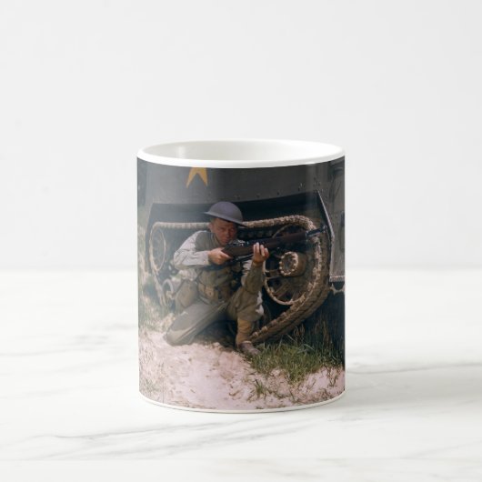 Mug Soldat de la Seconde Guerre mondiale agenouillé av (Centre)