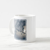 Mug Soleil Sur Les Eaux De La Terre. (Devant gauche)