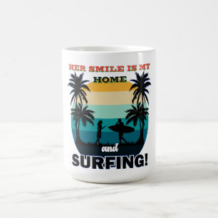 Mug Son sourire est ma maison et le surf - Surf romant