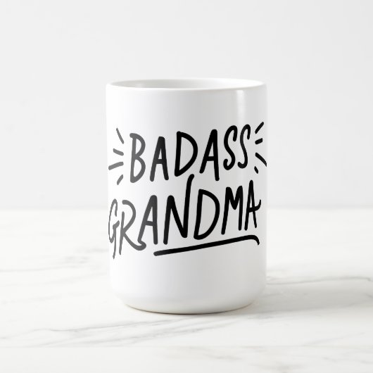Mug Sophistication fine : Grand-mère en Badass (Centre)