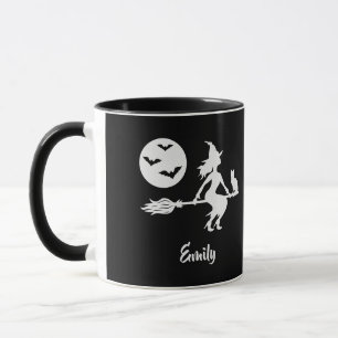 Mug Sorcière volant sur un balai en noir et blanc avec
