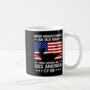 Mug Sous-estimer un vieil homme ayant servi sur l'USS