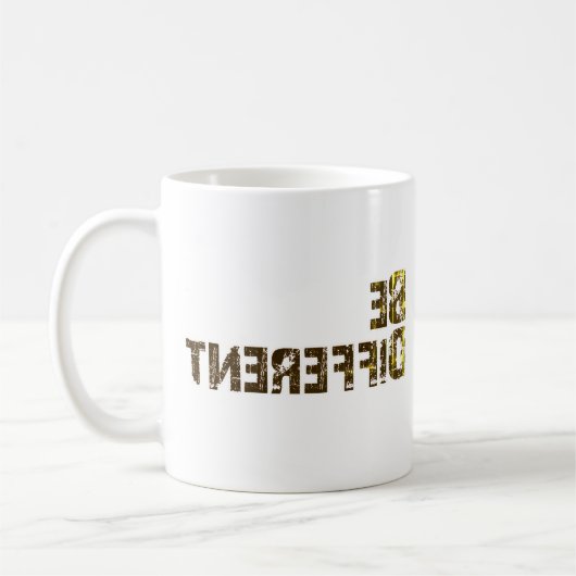 Mug Soyez différent Debout (Gauche)