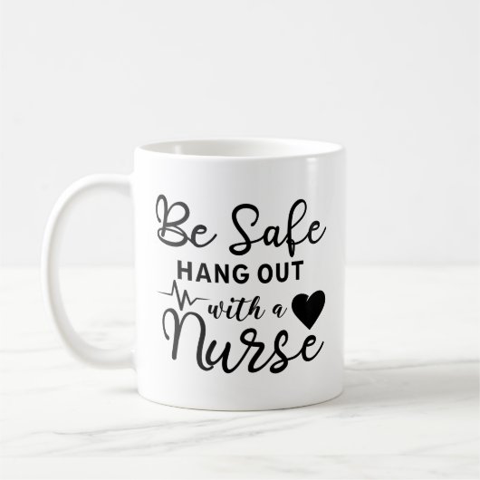 Mug Soyez En Sécurité Accompagné D'Une Infirmière (Gauche)