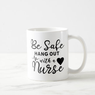 Mug Soyez En Sécurité Accompagné D'Une Infirmière