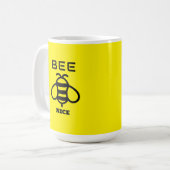 Mug Soyez gentil avec un design de fond jaune (Devant gauche)