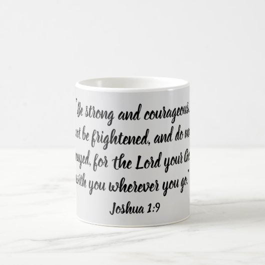 Mug Soyez vers fort et courageux de bible de 1:9 de (Centre)