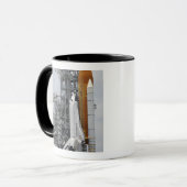 Mug Space Shuttle Endeavor sur le lancement pad 2 (Devant gauche)