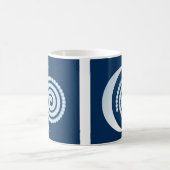 Mug Spirale de lune d'argent sur bleu foncé (Centre)