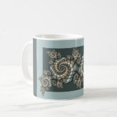 Mug Spirales d'art fractal beige abstrait bleu clair (Devant gauche)