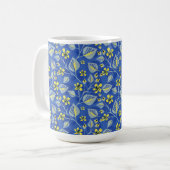 Mug Sprigs avec feuilles et fleurs. (Devant gauche)