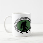 Mug Squatch ovale frais en ces bois (Gauche)