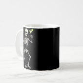Mug Squelette drôle d'Halloween buvant une queue de Ma (Devant gauche)