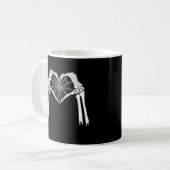 Mug Squelette Mains Cobweb Coeur (Blanc) Classique (Devant gauche)