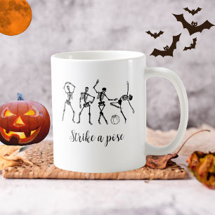 Mug Squelettes drôles dansants d'Halloween qui frappen