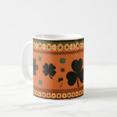 Mug St. Patrick's Day Grands Shamrocks et fleurs (Devant gauche)