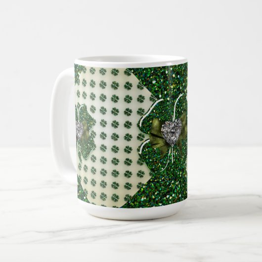 Mug St. Patrick's Sparkly Shamrock avec coeur (Devant gauche)